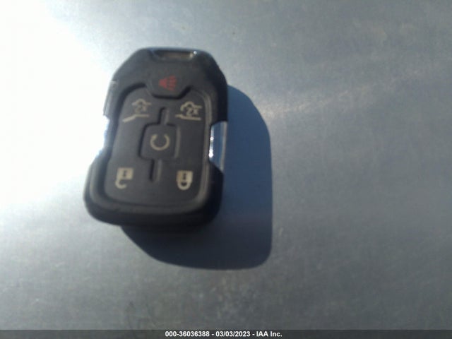 Chevrolet Suburban Premier 2018 1GNSCJKC8JR353359 Image 3