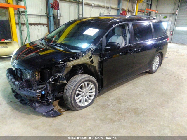 Toyota SIENNA XLE 2014 5TDYK3DCXES440640 Image 2