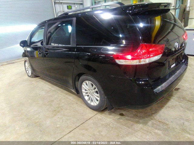 Toyota SIENNA XLE 2014 5TDYK3DCXES440640 Image 3