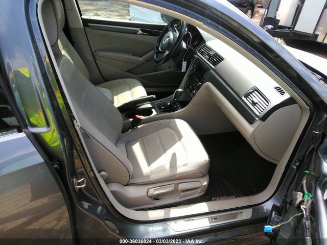 1VWAA7A35JC048304 Volkswagen Passat 2.0t S/r-line