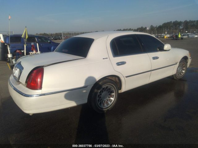 1LNHM82W11Y719635 Lincoln Town Car