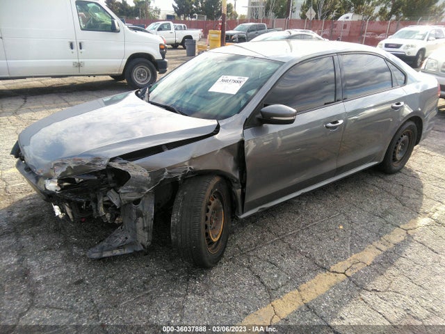 1VWAT7A30EC073918 Volkswagen PASSAT S