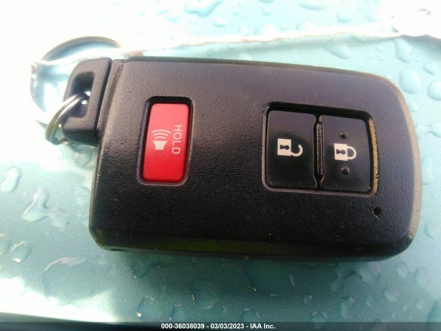 Toyota Prius C One/three/two/four 2014 JTDKDTB30E1067334 Image 3