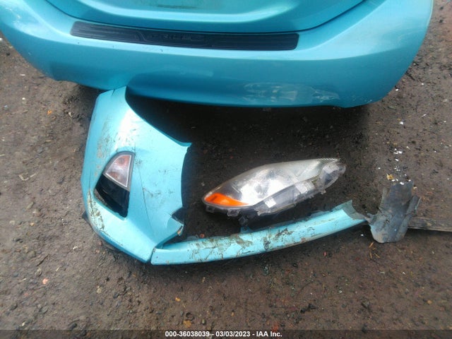 Toyota Prius C One/three/two/four 2014 JTDKDTB30E1067334 Image 4