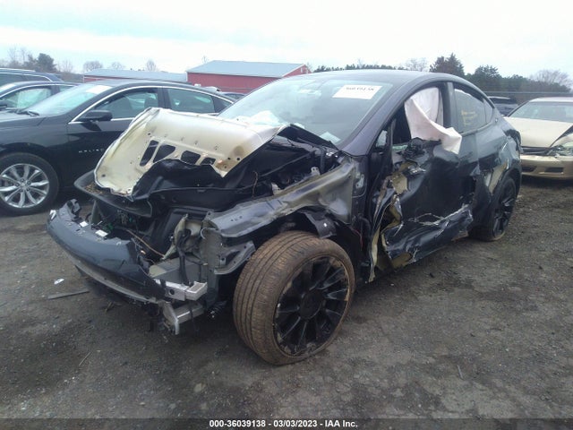 Tesla Model Y Long Range 2022 7SAYGDEE9NF385967 Image 2
