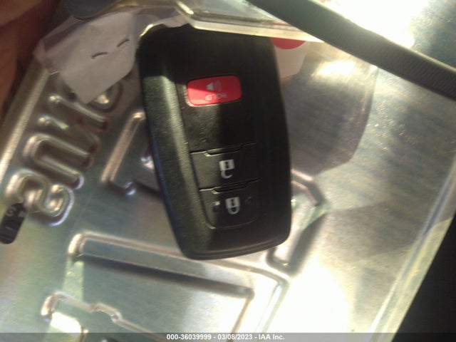 Toyota C-HR XLE 2018 JTNKHMBX5J1001669 Image 3
