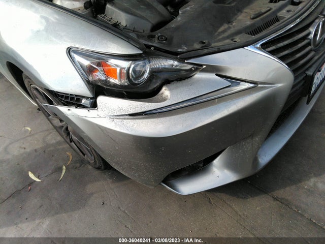 Lexus IS 200T 2016 JTHBA1D24G5010243 Image 4