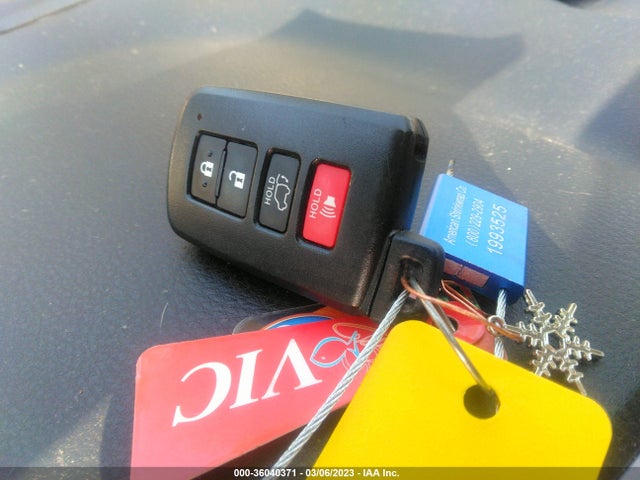 2016 Toyota RAV4, VIN: JTMRJREV2GD039933