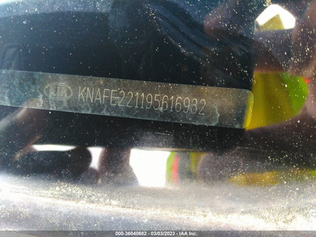 2009 KIA SPECTRA EX VIN: KNAFE221195616932
