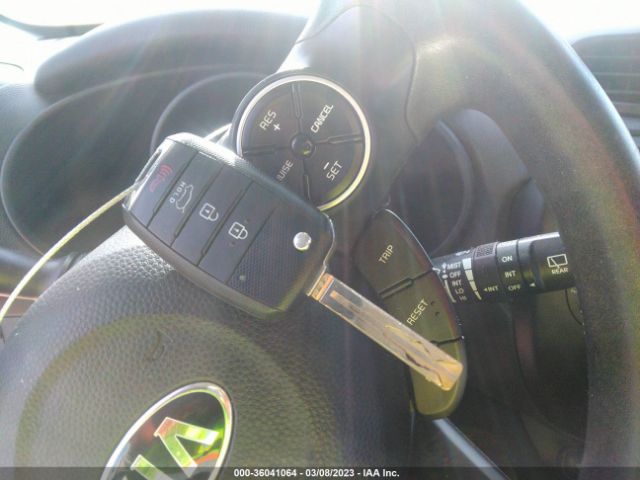 KNDJN2A21E7716504 KIA Soul Base