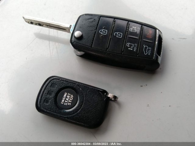 KNDMB5C10G6195523 KIA SEDONA LX