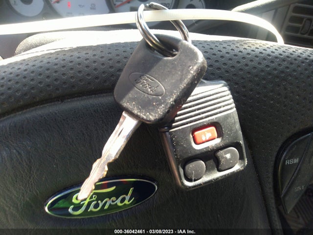 2002 FORD ESCAPE XLS CHOICE VIN: 1FMYU01182KC61278