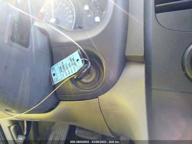 KNDMG4C79B6382879 KIA SEDONA LX