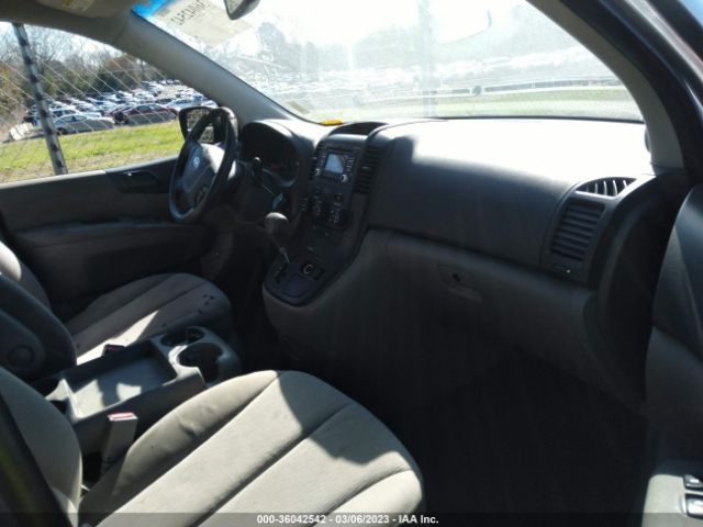 KNDMG4C79B6382879 KIA SEDONA LX