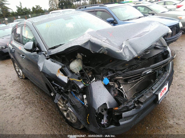 2016 KM8J23A42GU228193 main image