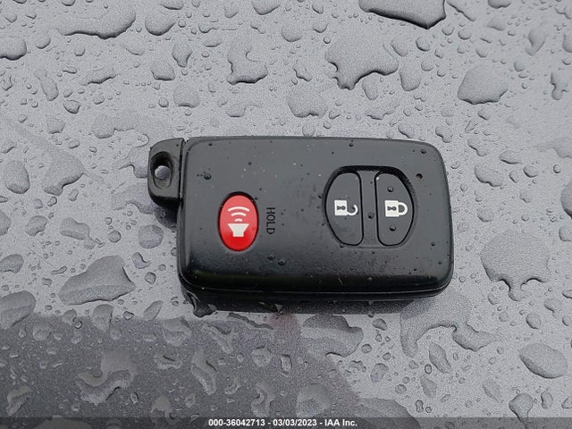 Toyota Prius V Two/three/five 2014 JTDZN3EU0E3356377 Image 3