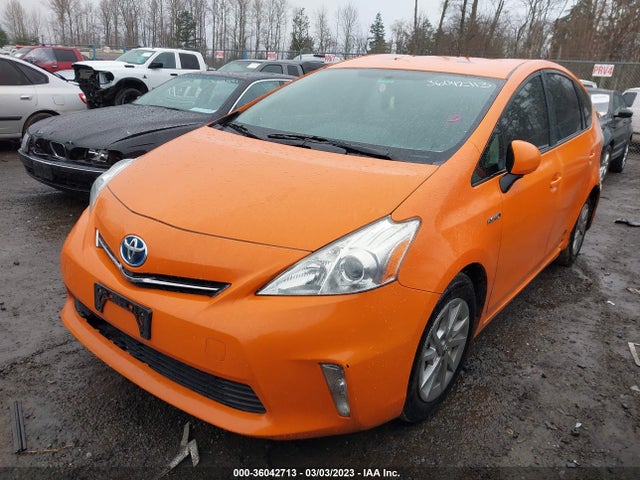 Toyota Prius V Two/three/five 2014 JTDZN3EU0E3356377 Image 2
