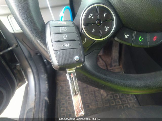KNDJN2A2XG7323247 KIA Soul Base