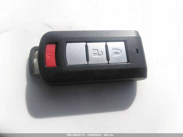 JA4AZ3A3XHZ030144 Mitsubishi Outlander Se/sel
