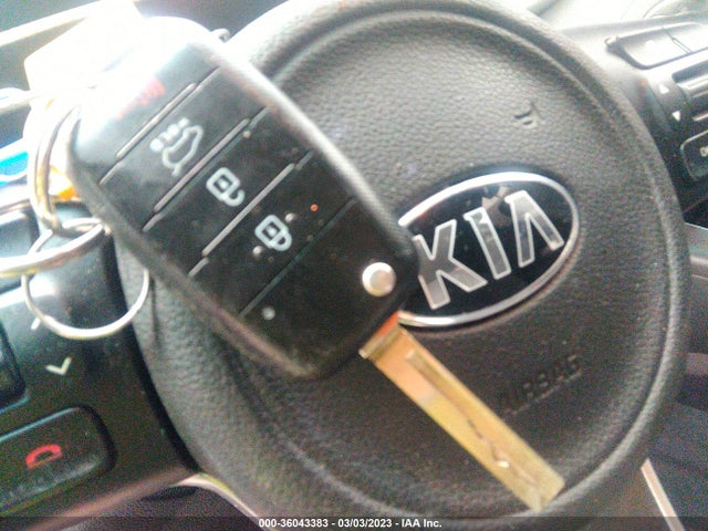 2017 KIA SORENTO LX V6 VIN: 5XYPGDA59HG312142