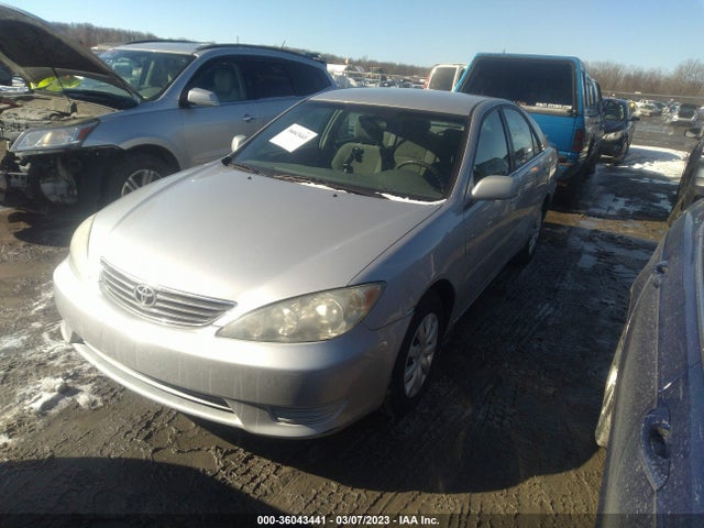 36043441 :رقم المزاد ، 4T1BE30K75U523685 vin ، 2005 Toyota Camry Le/se/xle مزاد بيع