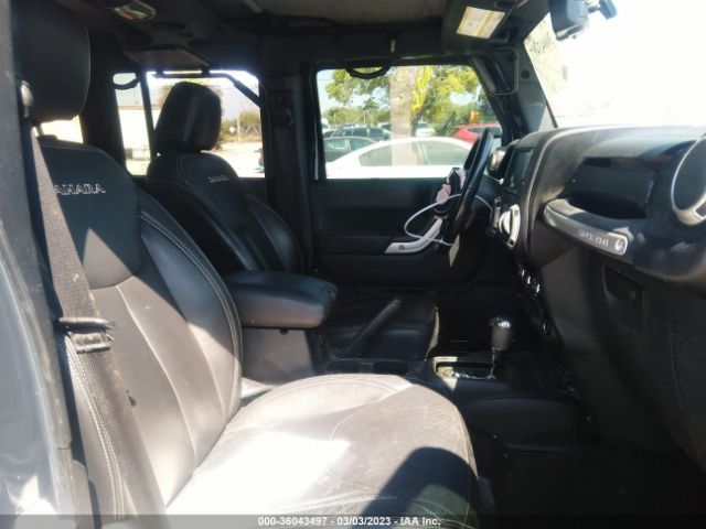 1C4BJWEG0HL579001 Jeep Wrangler Unlimited Sahara