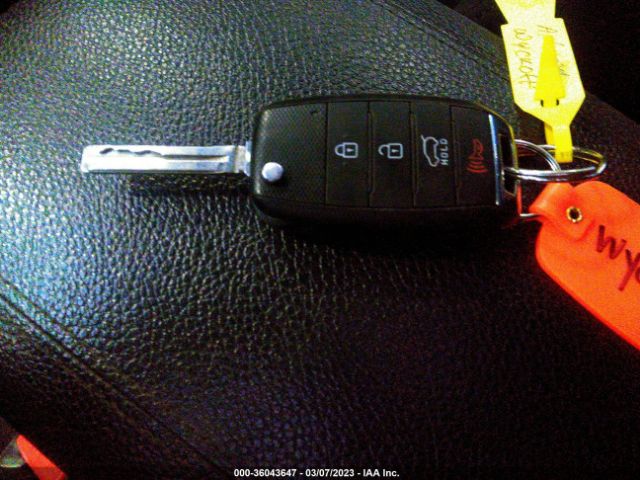 5XYKTCA63EG530730 KIA SORENTO LX