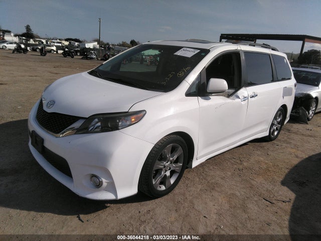 Toyota SIENNA SE 2014 5TDXK3DC3ES429832 Image 2