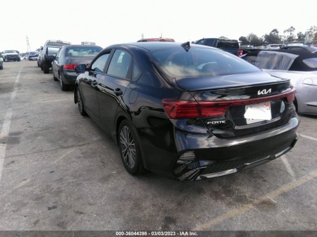 3KPF54AD1NE498213 KIA Forte Gt-line