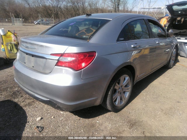 Chrysler 200 Touring 2014 1C3CCBBBXEN137458 Image 4