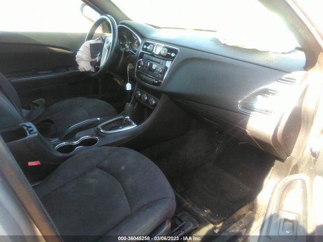 Chrysler 200 Touring 2014 1C3CCBBBXEN137458 Image 5
