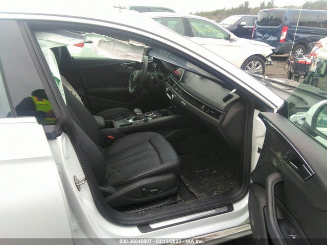 WAUANCF58JA058831 Audi A5 Sportback Premium