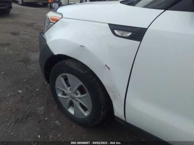 KNDJN2A22E7016717 KIA Soul Base