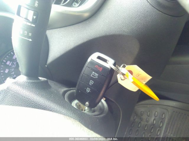 5XYPG4A30KG478569 KIA SORENTO LX