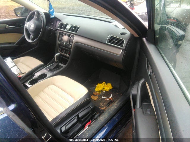 1VWBT7A39FC010483 Volkswagen Passat 1.8t Se W/sunroof & Nav
