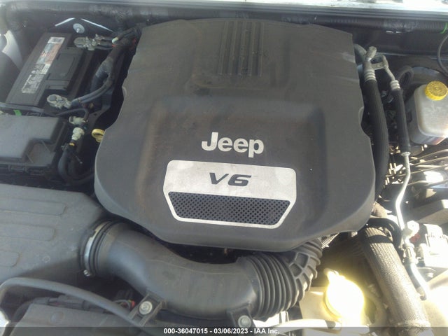 1C4BJWDG6HL738122 Jeep Wrangler Unlimited Sport