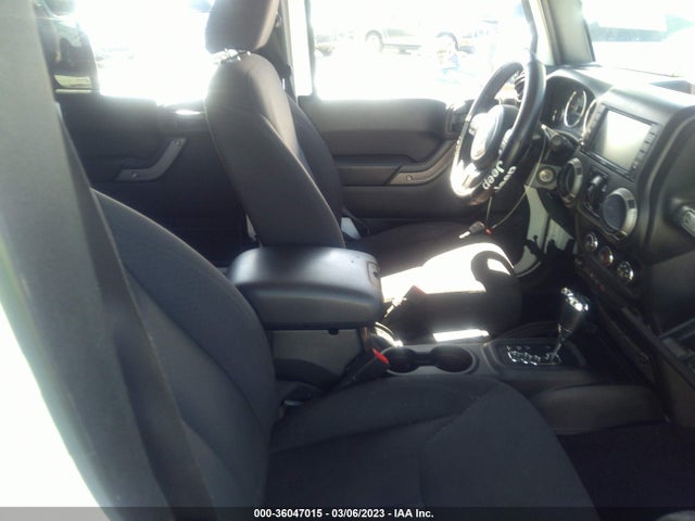 1C4BJWDG6HL738122 Jeep Wrangler Unlimited Sport