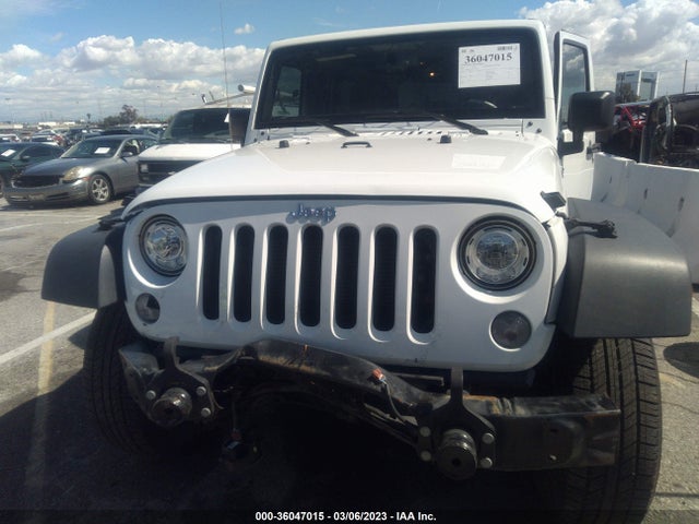 1C4BJWDG6HL738122 Jeep Wrangler Unlimited Sport