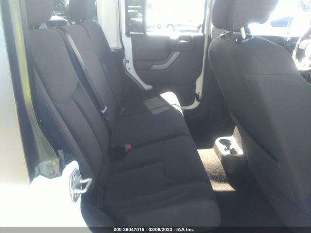 1C4BJWDG6HL738122 Jeep Wrangler Unlimited Sport