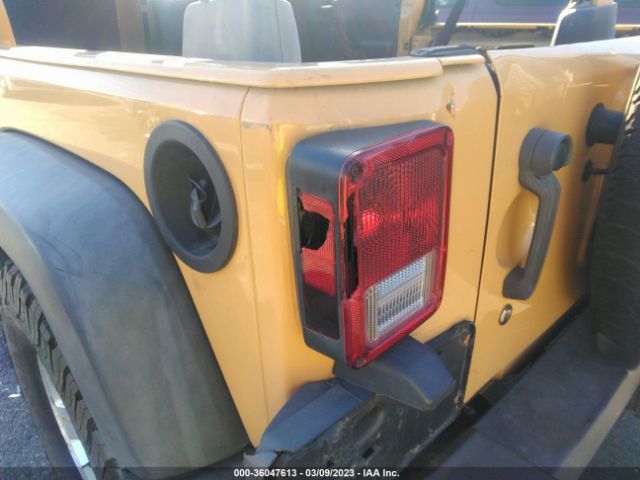 1C4HJWDG6EL242436 Jeep Wrangler Unlimited Sport