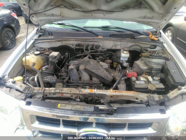 2008 FORD ESCAPE XLT VIN: 1FMCU93138KB12989