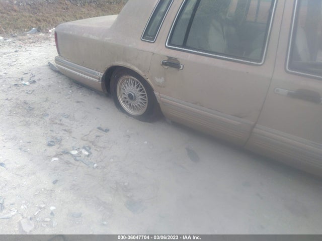1993 LINCOLN TOWN CAR EXECUTIVE VIN: 1LNLM81W4PY626306