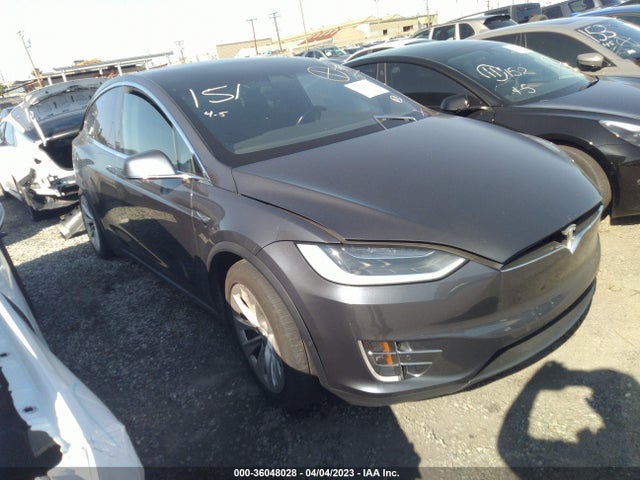 2018 Tesla Model X, VIN: 5YJXCDE21JF104555