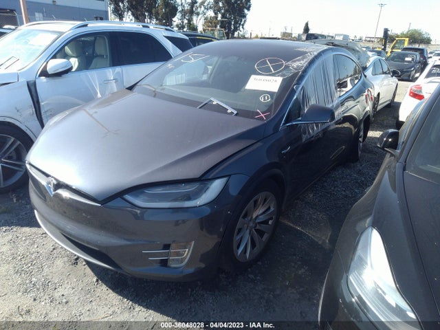 2018 Tesla Model X, VIN: 5YJXCDE21JF104555