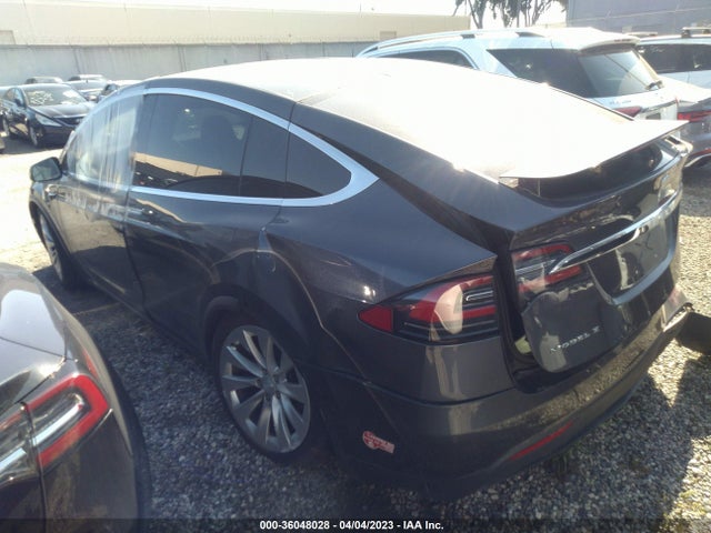 2018 Tesla Model X, VIN: 5YJXCDE21JF104555