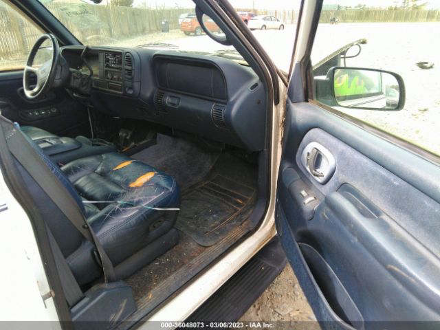 3GKFK16R7VG517075 GMC Suburban