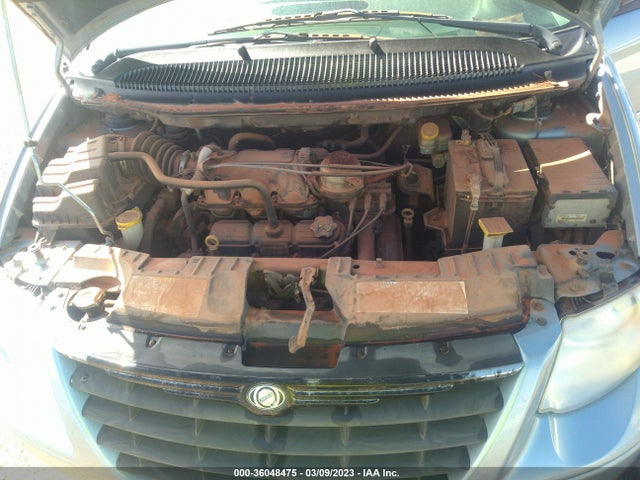 2C4GP54L15R237332 Chrysler Town & Country Touring