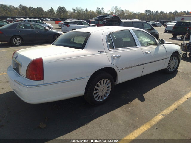 2005 LINCOLN TOWN CAR SIGNATURE LIMITED VIN: 1LNHM82W95Y616873