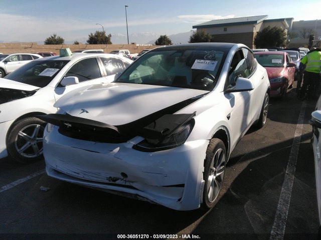 Tesla Model Y Long Range 2021 5YJYGDEE5MF219909 Image 2