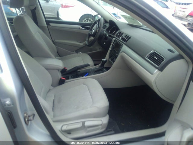 1VWAT7A33HC027620 Volkswagen Passat 1.8t S